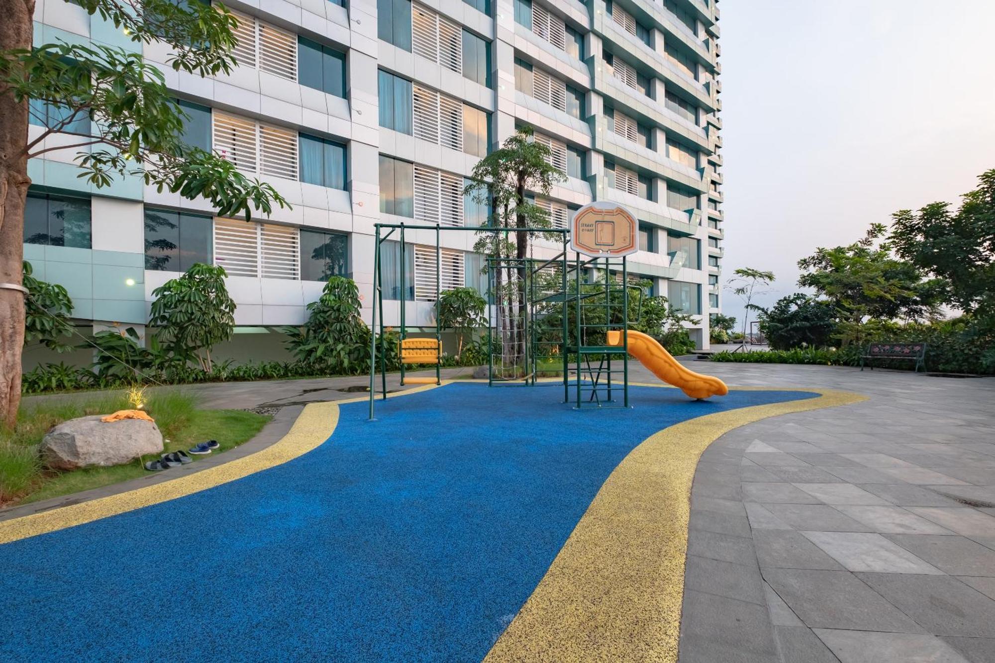 Oyo 2245 Apartment Grand Kamala Lagoon Bekasi Dış mekan fotoğraf